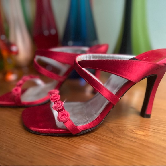 Vintage Red Charles Jourdan Paris Strappy Satin Sandals Heels Size 6 1/2 Roses - Picture 13 of 13
